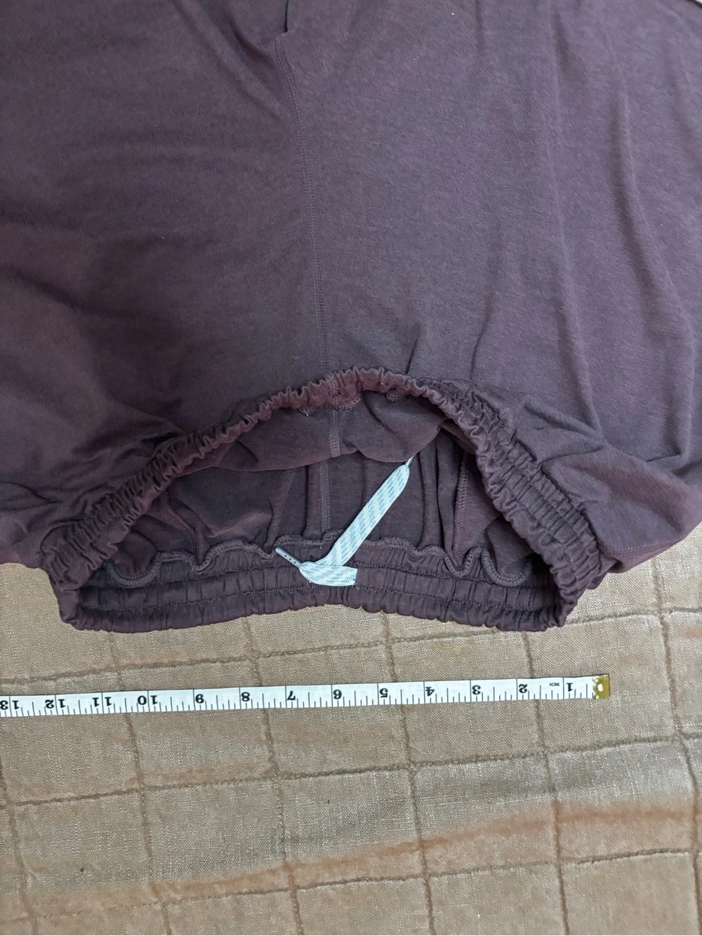 Vuori Women’s Athletic Elastic Shorts XS Brown
